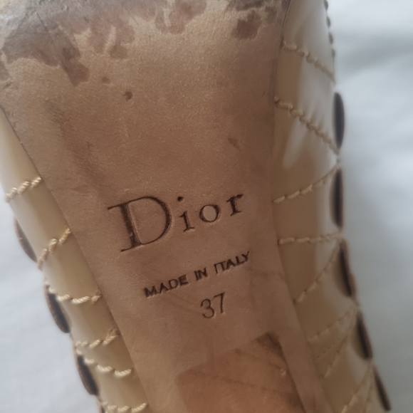 Christian Dior Authentic women's heels tan and gold color. Great condition used - Picture 3 of 7